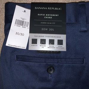 NWT Banana Republic rapid movement chino. Aiden slim fit